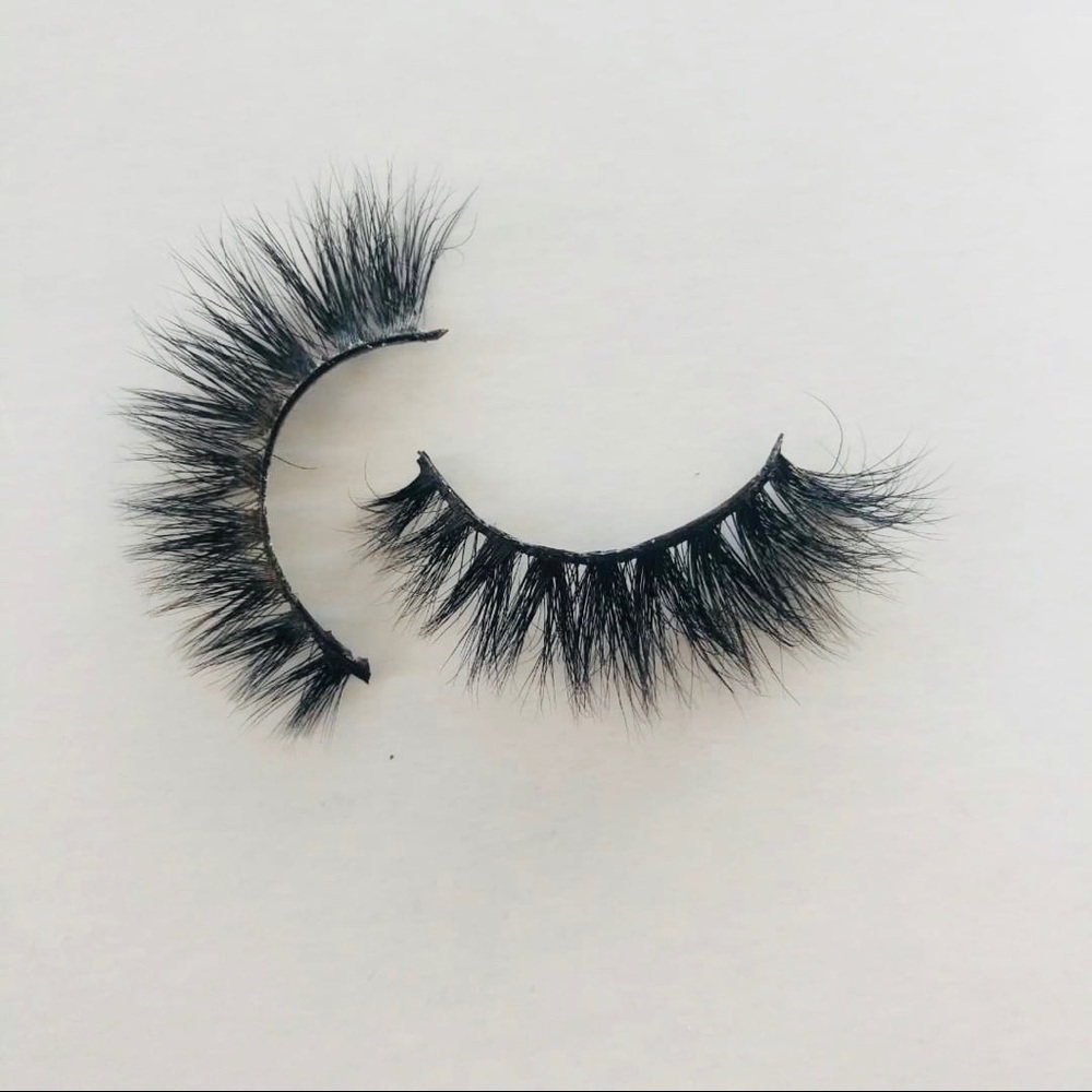 LaShaé Beauty “Lies You Tell” Mink Lashes